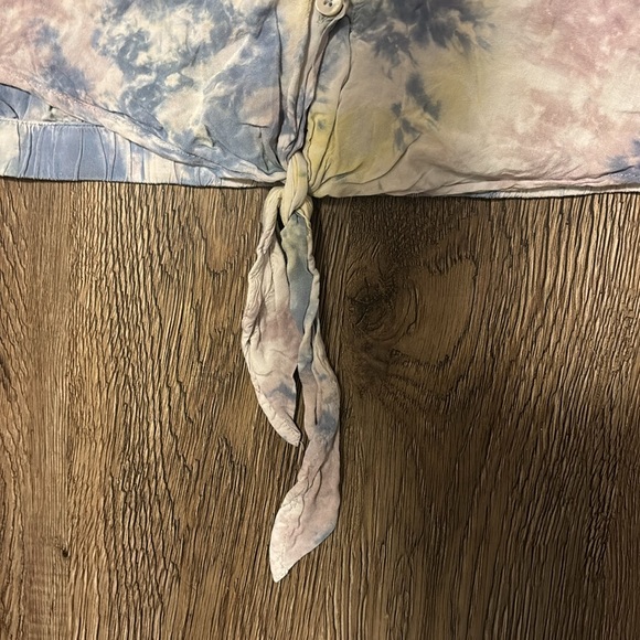 american eagle cropped tie dye button down top - Picture 3 of 6